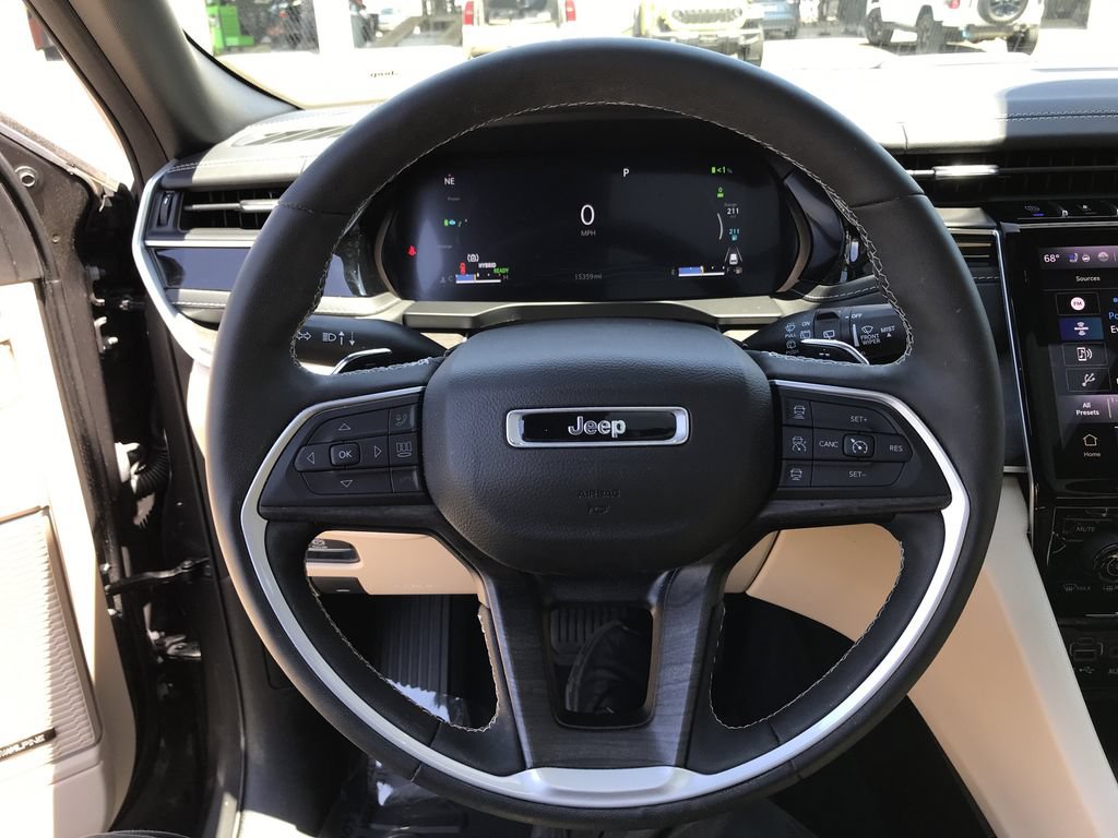 Used 2022 Jeep Grand Cherokee Limited 4xe w/ Luxury Tech Group II AWD/4WD image 21