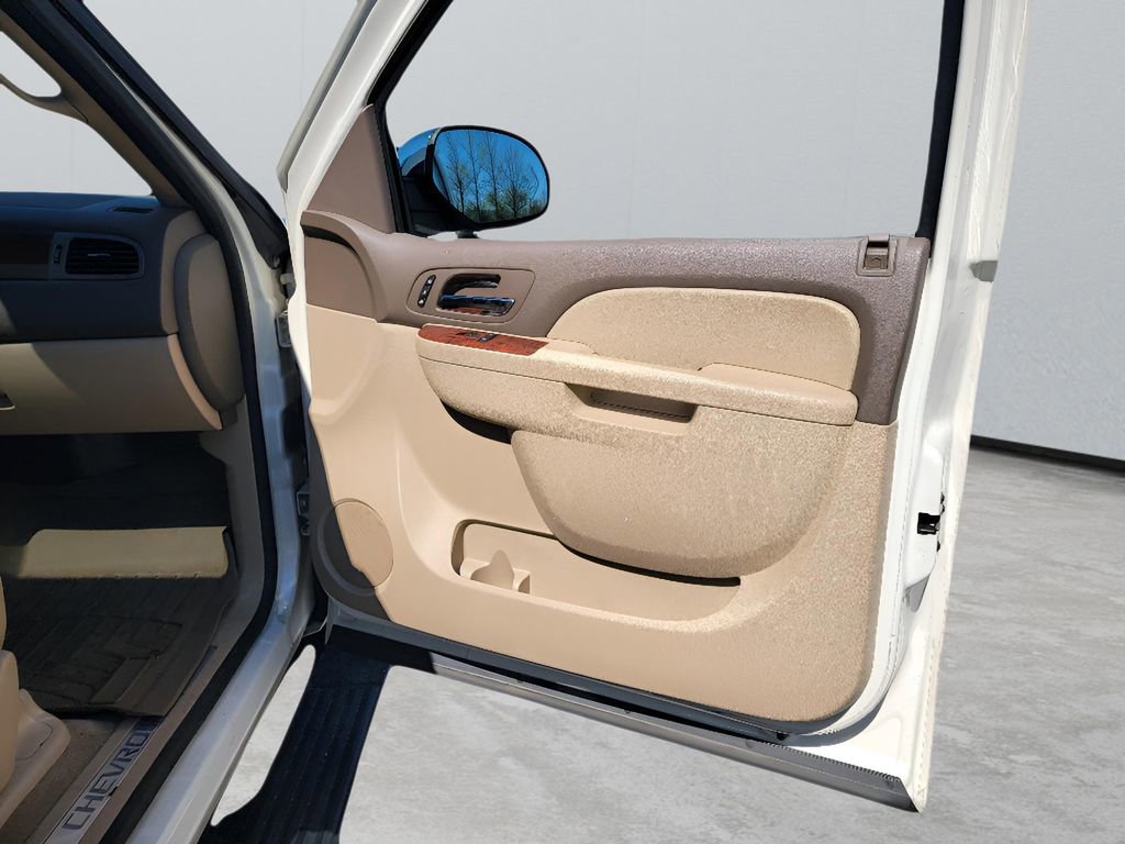 Used 2014 Chevrolet Suburban LTZ image 36