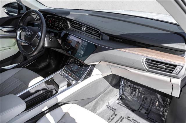 Used 2024 Audi Q8 e-tron Premium Plus w/ Premium Plus Package image 26