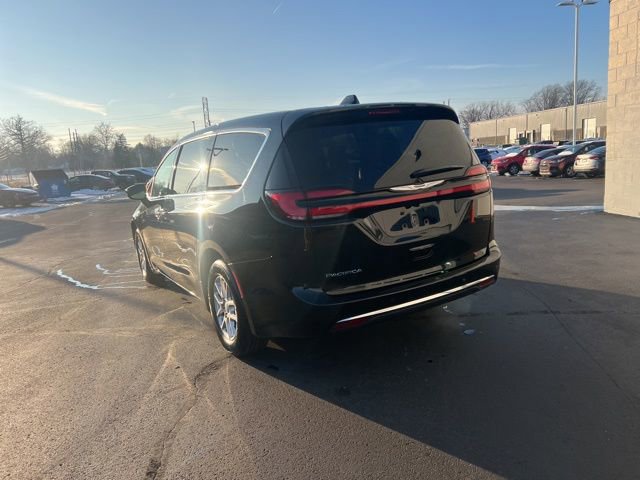 Used 2026 Chrysler Pacifica Select image 10