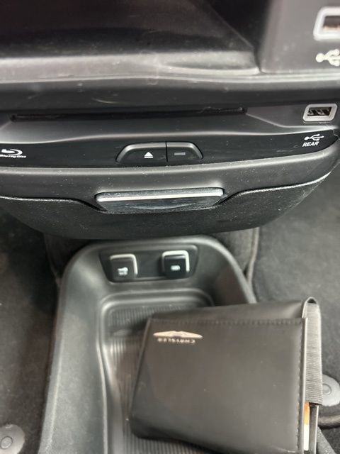 Used 2018 Chrysler Pacifica Limited image 31