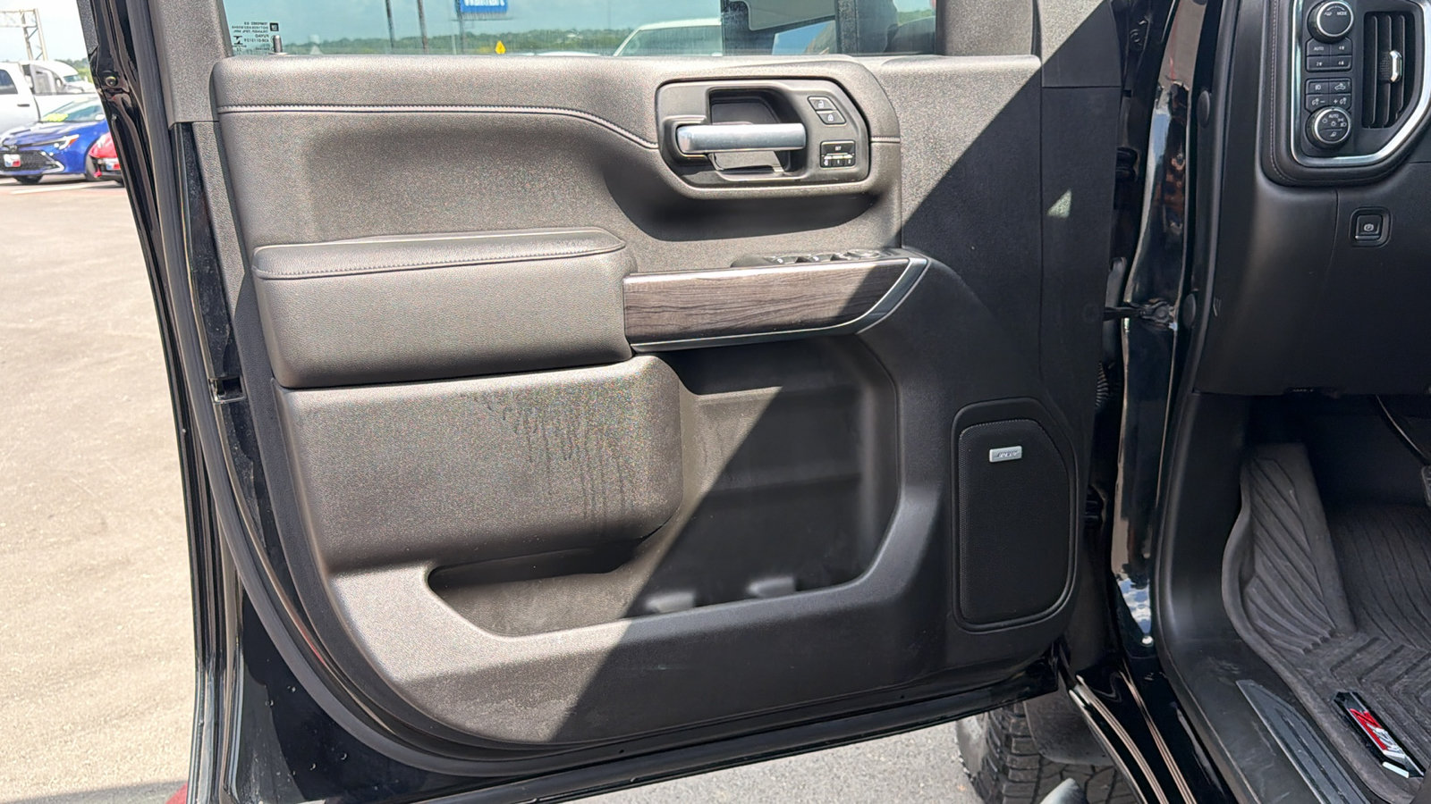 Used 2022 Chevrolet Silverado 2500 LTZ w/ LTZ Plus Package AWD/4WD image 8