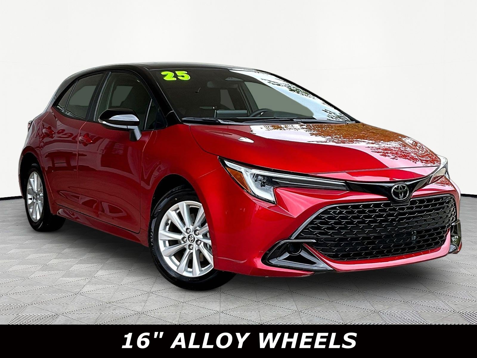 Used 2025 Toyota Corolla SE w/ SE Package FWD image 3