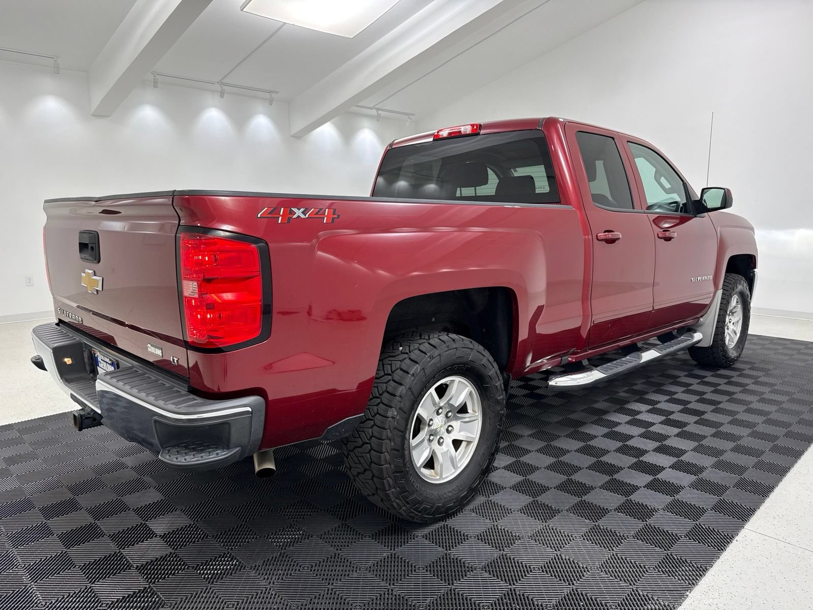 Used 2018 Chevrolet Silverado 1500 LT w/ All Star Edition AWD/4WD image 8
