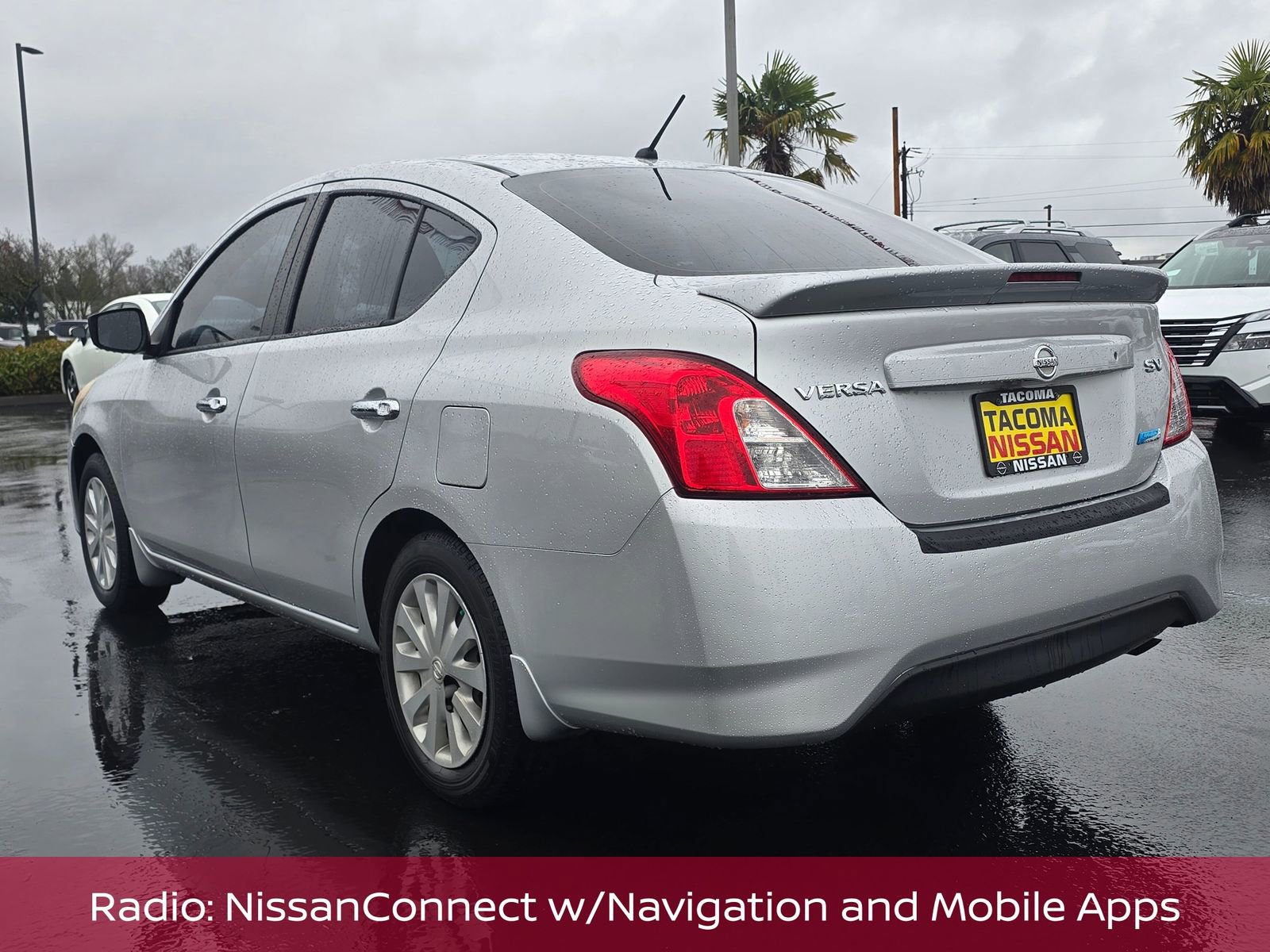 Used 2015 Nissan Versa SV video 3