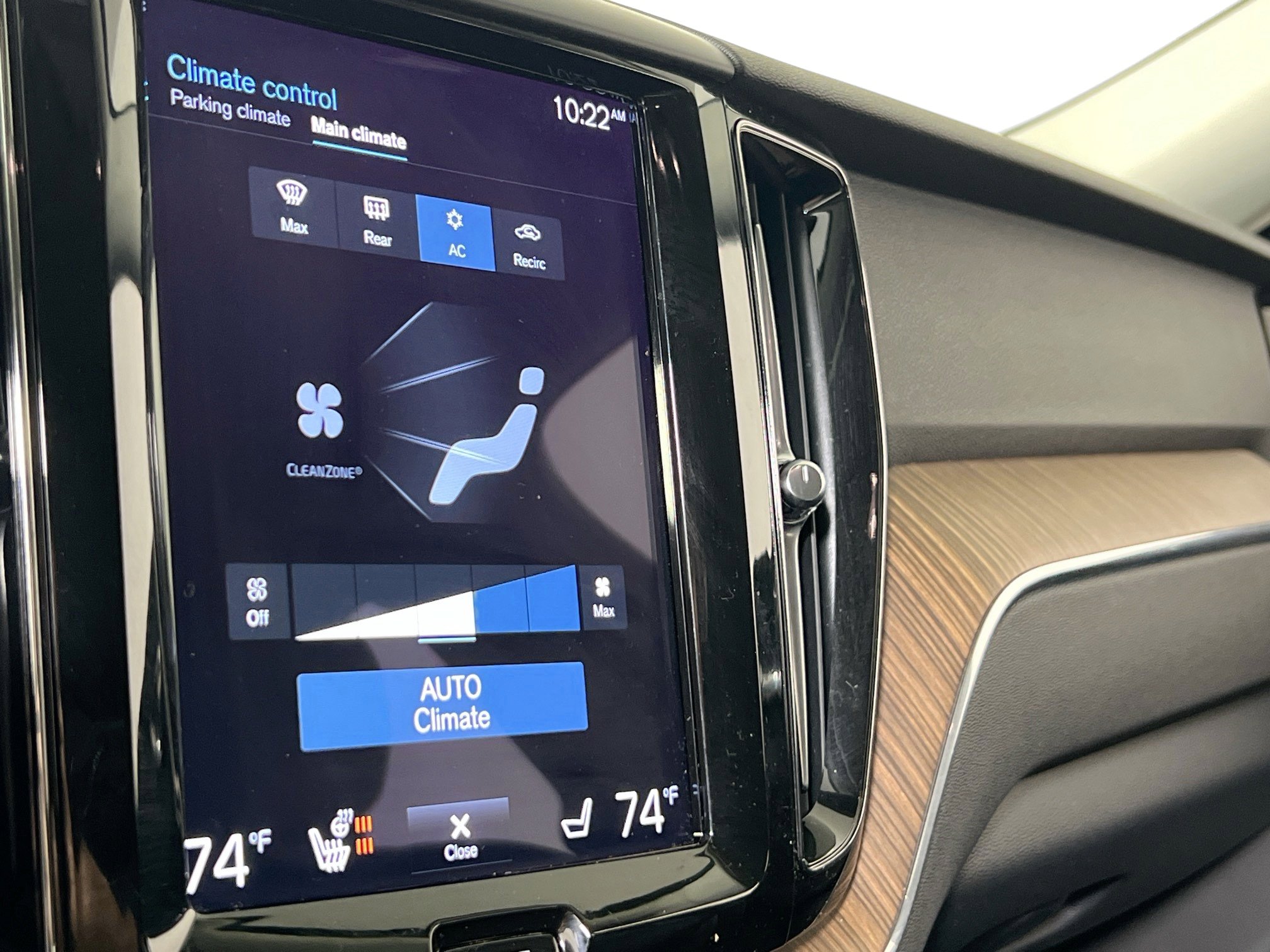 Used 2021 Volvo XC60 T5 Momentum w/ Premium Package image 16