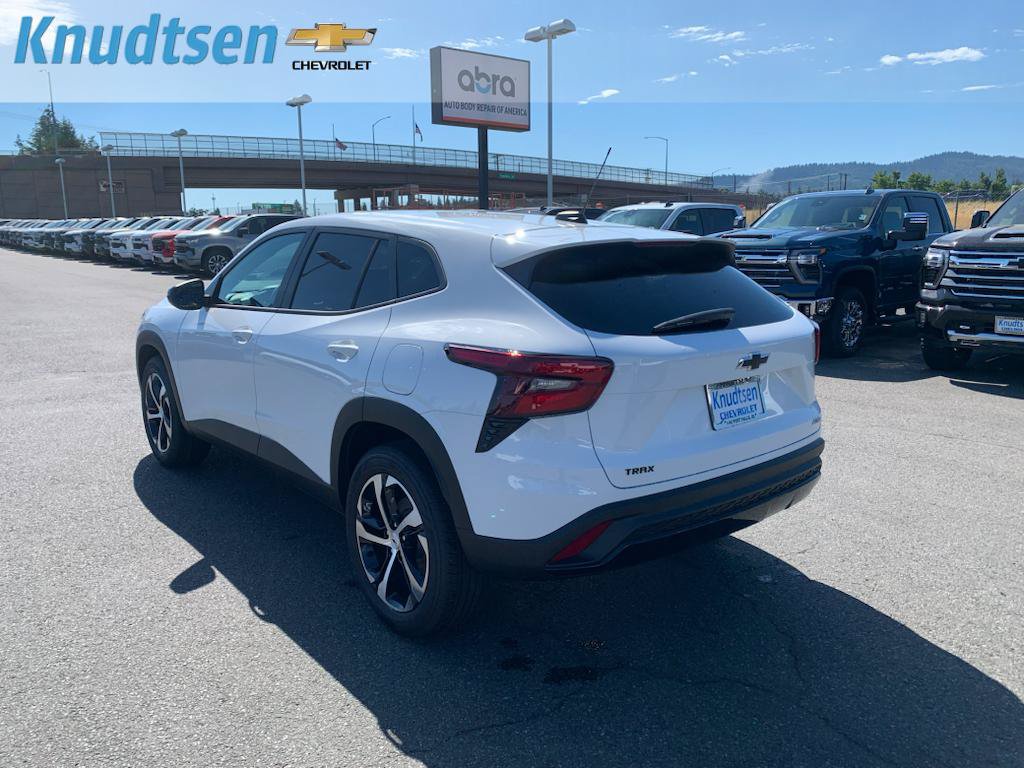 New 2026 Chevrolet Trax RS w/ Sunroof Package FWD image 5