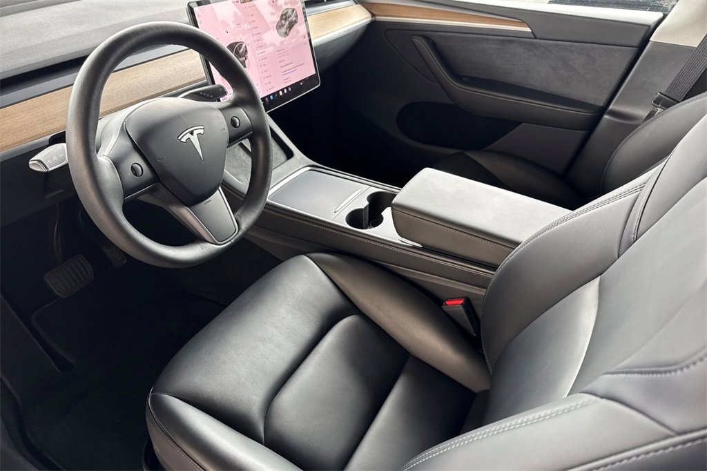 Used 2023 Tesla Model Y Long Range image 10