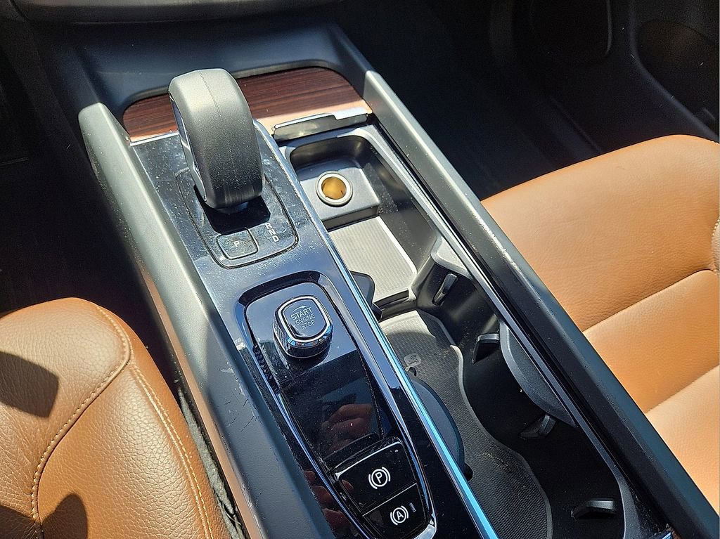 Used 2023 Volvo XC60 B5 Plus AWD/4WD image 28