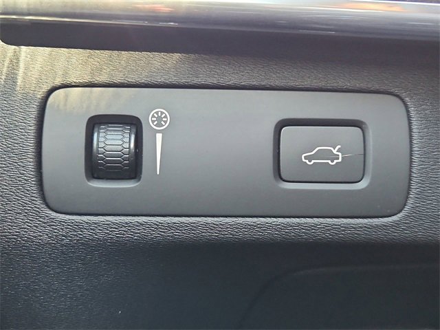 Used 2019 Volvo XC90 T6 Momentum w/ Advanced Package image 18