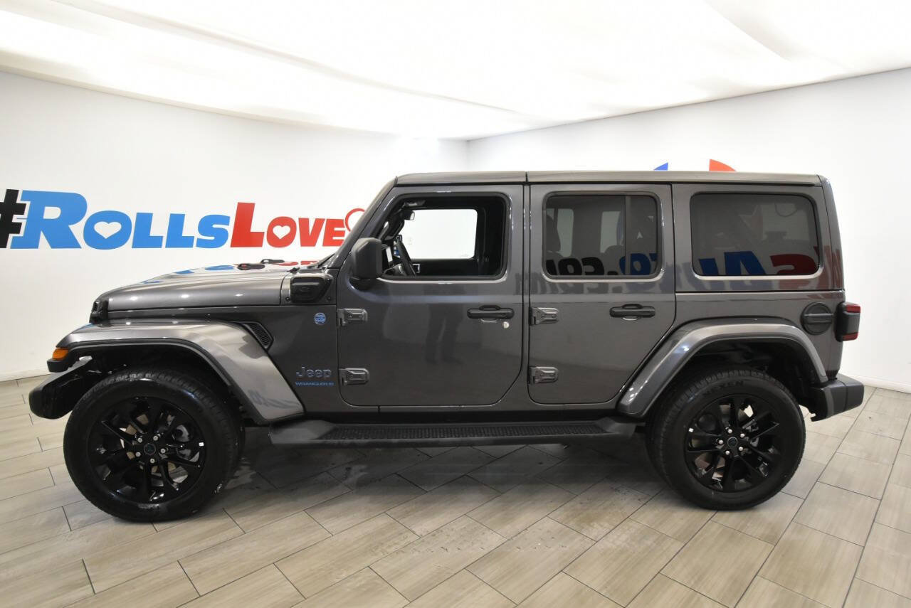 Used 2025 Jeep Wrangler Unlimited Sahara AWD/4WD image 2