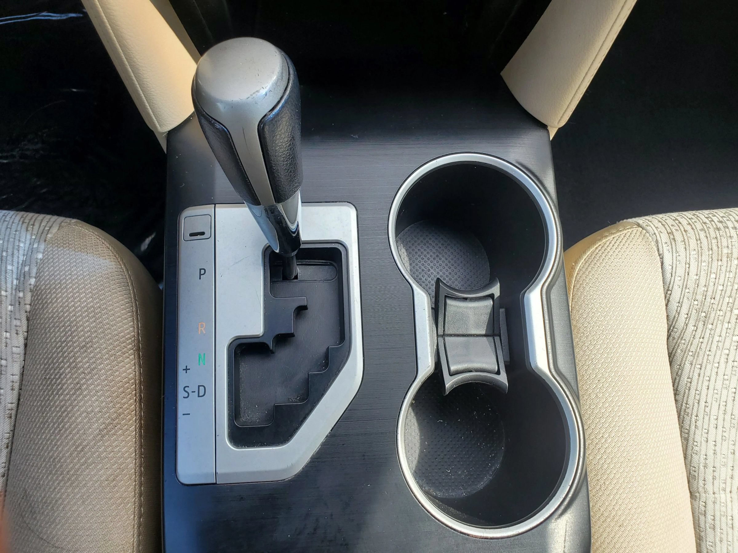 Used 2012 Toyota Camry LE FWD image 34