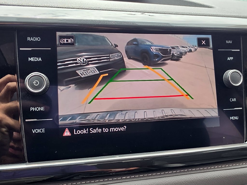 Used 2022 Volkswagen Taos SEL w/ Panoramic Sunroof Package FWD image 23