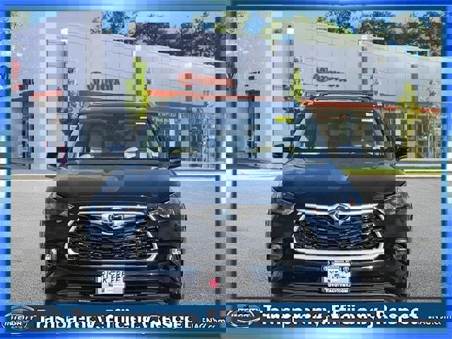 Certified 2023 Toyota Highlander XLE image 2