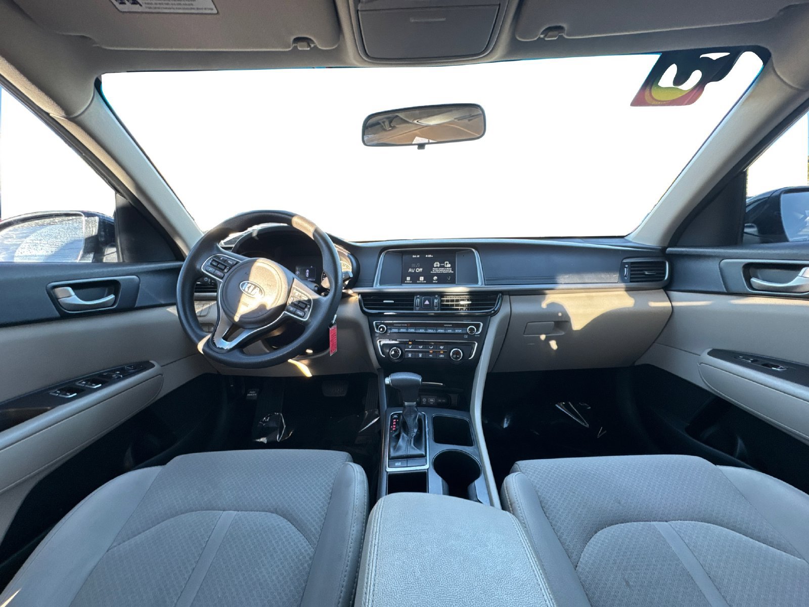 Used 2018 Kia Optima LX w/ 17" Alloy Wheels Package FWD image 13