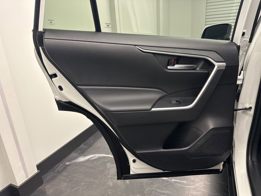 Used 2022 Toyota RAV4 XLE image 14