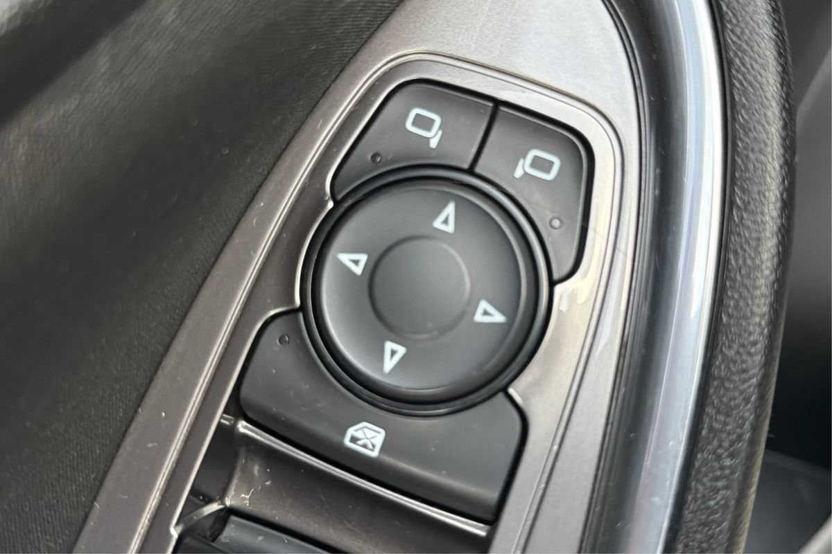 Used 2021 Chevrolet Malibu LT FWD image 36