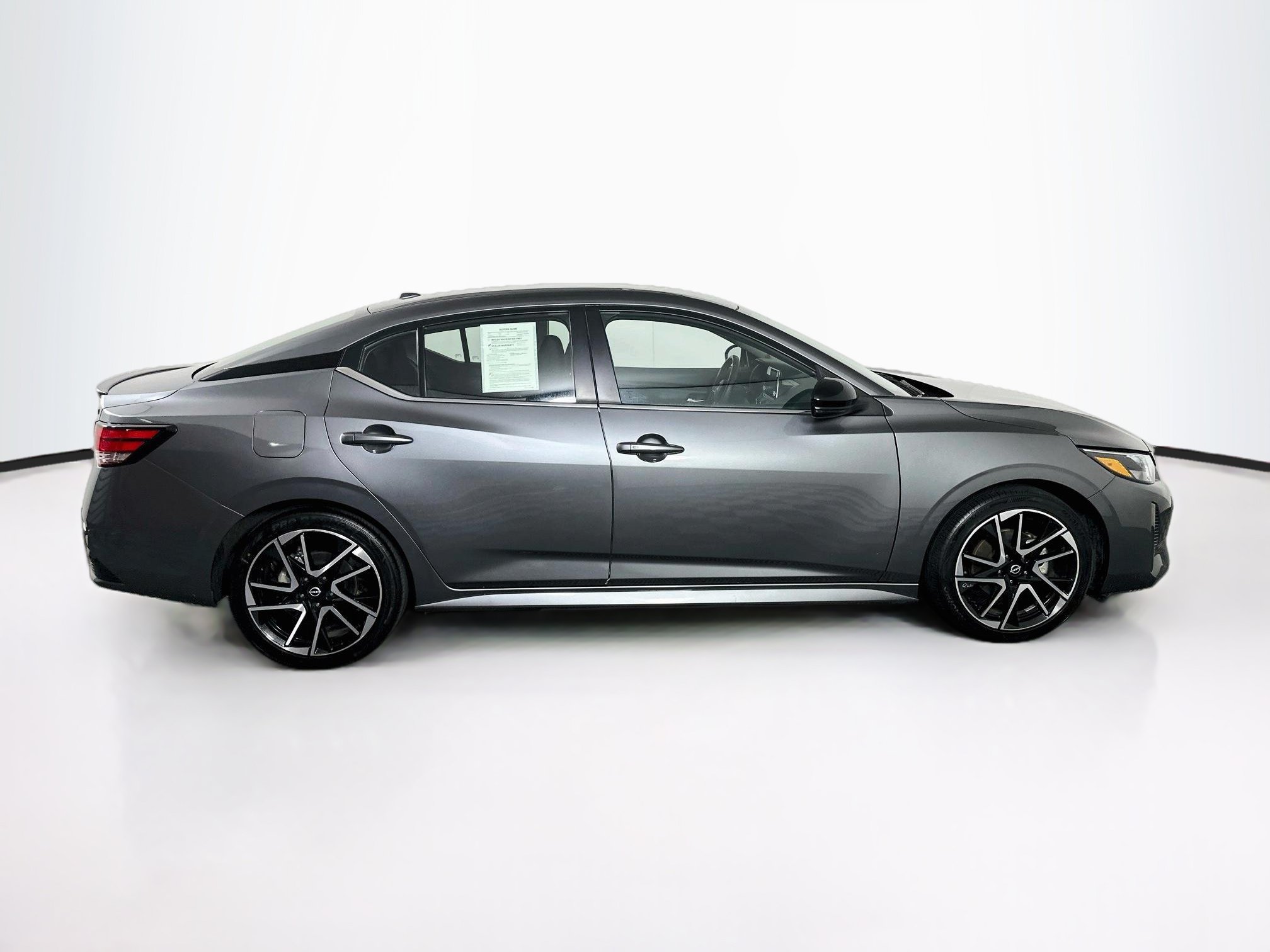 Used 2025 Nissan Sentra SR FWD image 10