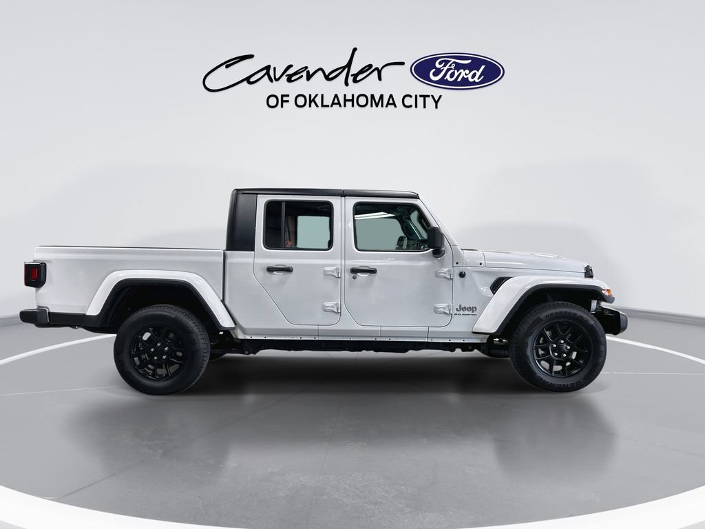 Used 2023 Jeep Gladiator Overland AWD/4WD image 9