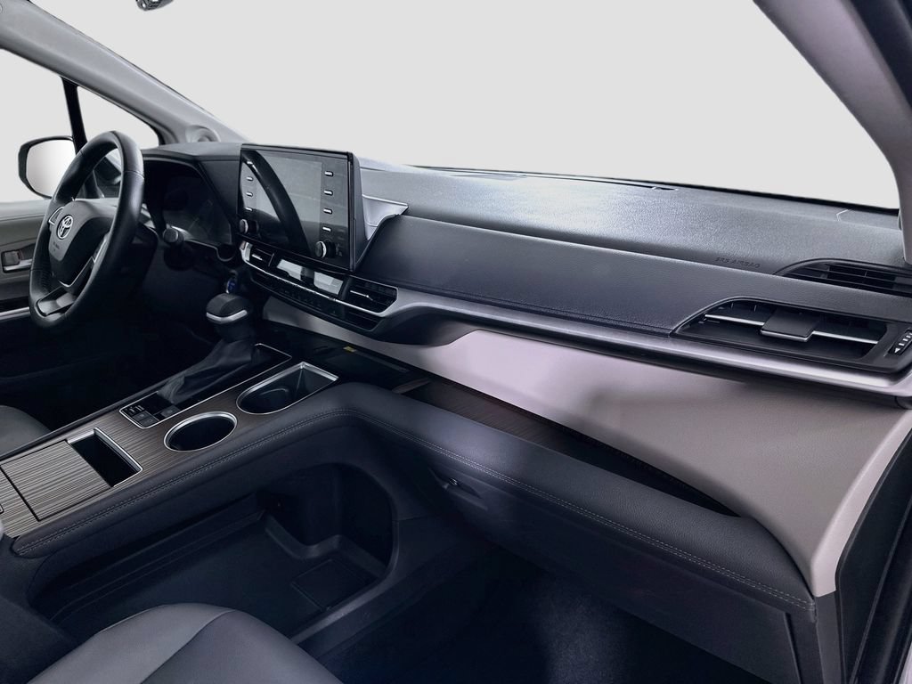 Certified 2022 Toyota Sienna XLE w/ XLE Plus Package AWD/4WD image 30