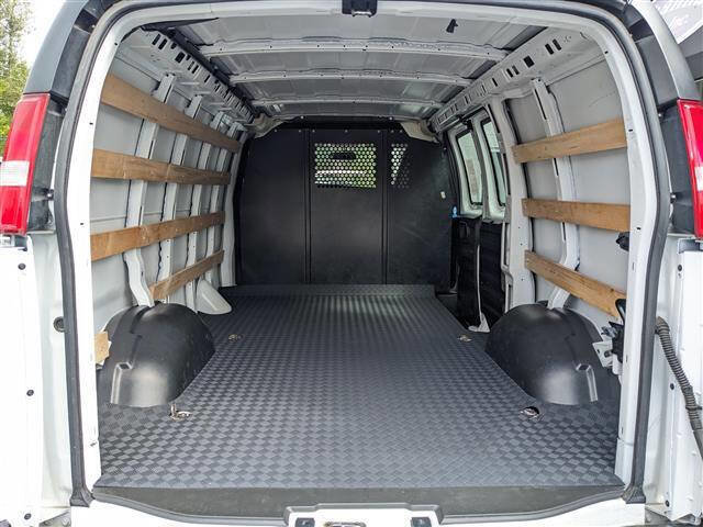 Used 2024 GMC Savana 2500 w/ Driver Convenience Package image 13