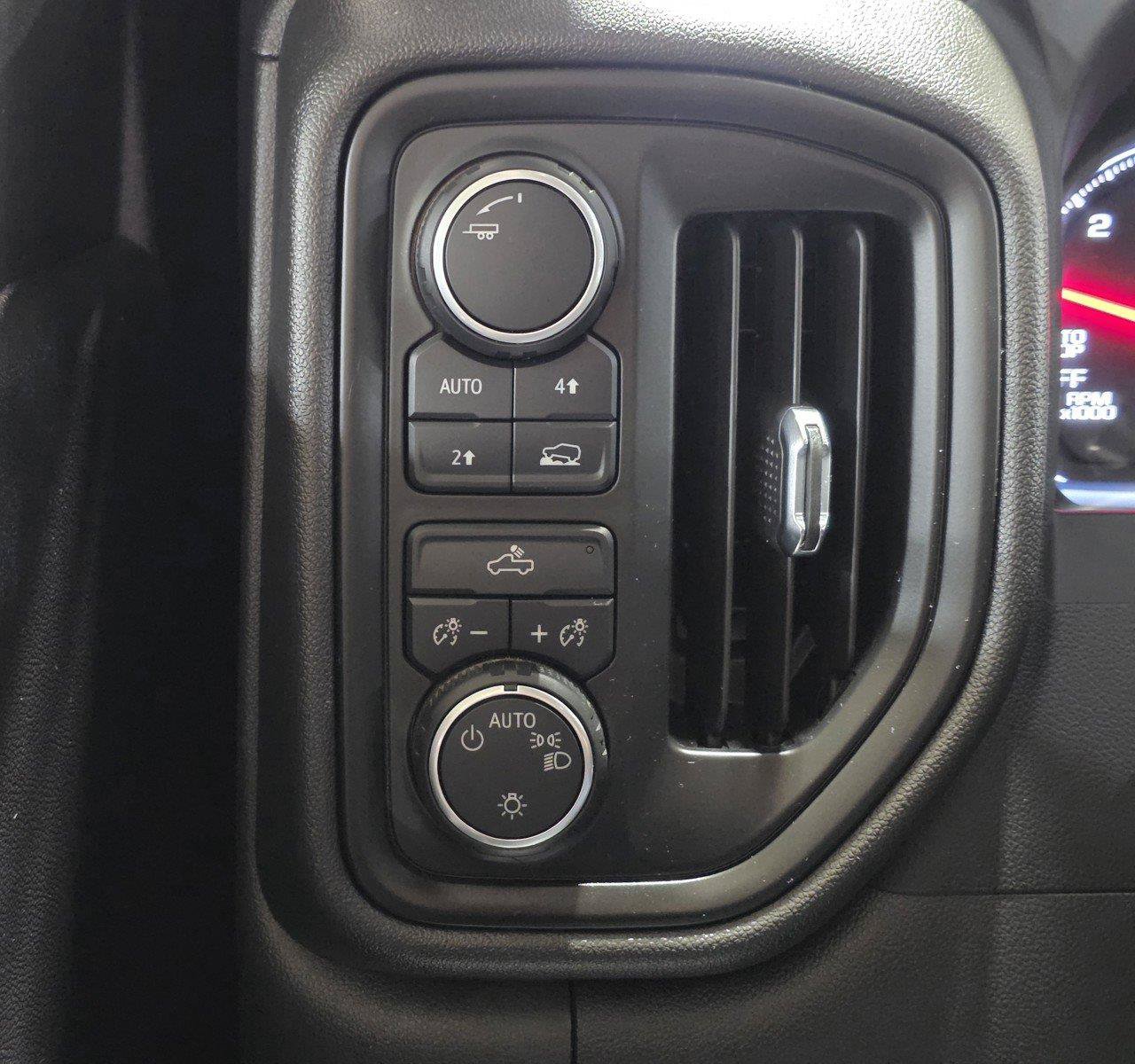 Used 2023 Chevrolet Silverado 1500 Custom AWD/4WD image 33