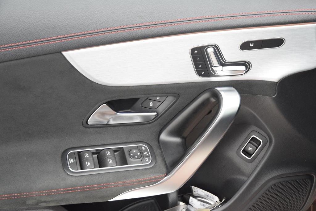 Used 2023 Mercedes-Benz CLA 250 image 22
