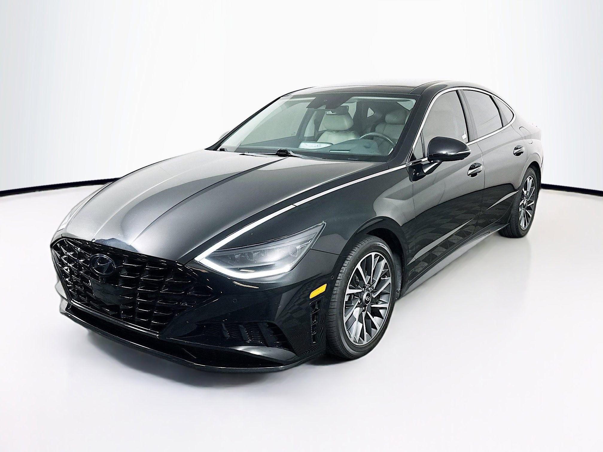 Used 2020 Hyundai Sonata Limited w/ Cargo Package FWD image 3