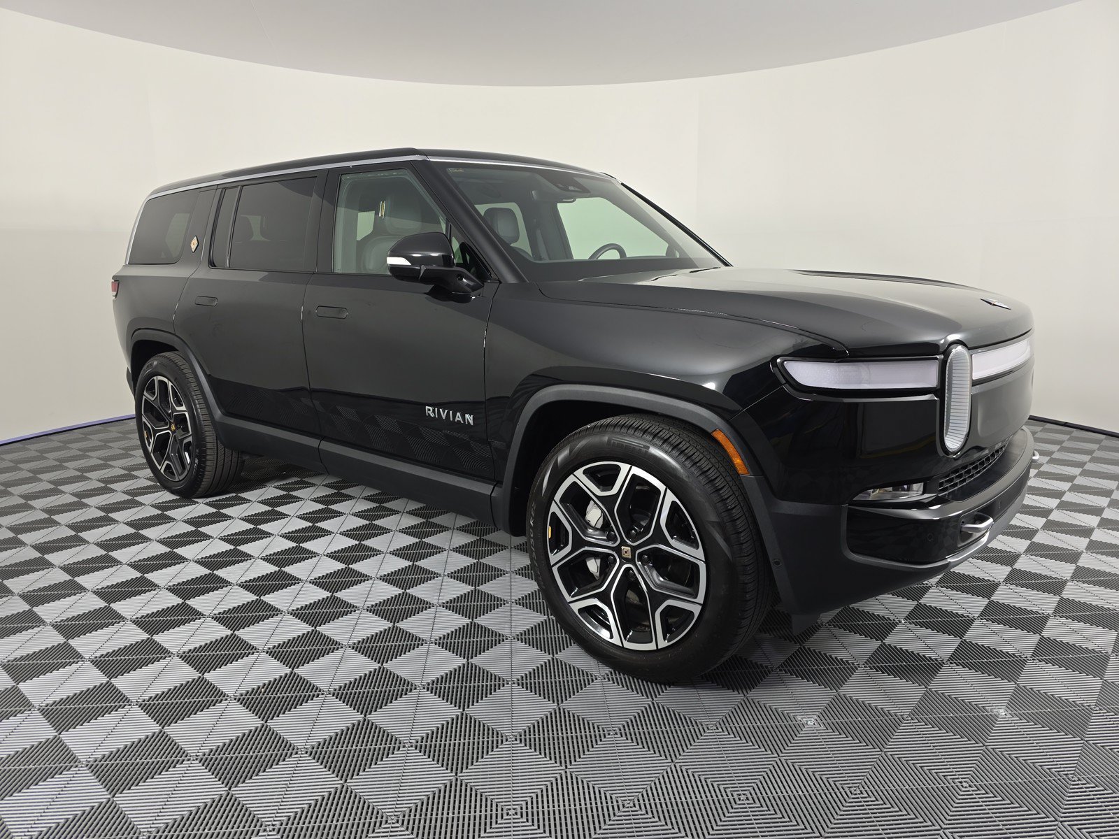 Used 2024 Rivian R1S Adventure AWD/4WD image 7