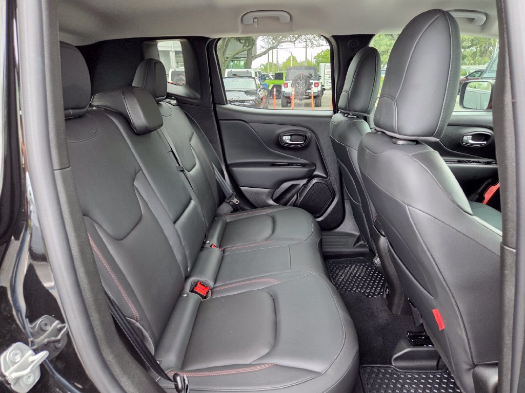 Used 2022 Jeep Renegade Trailhawk AWD/4WD image 18