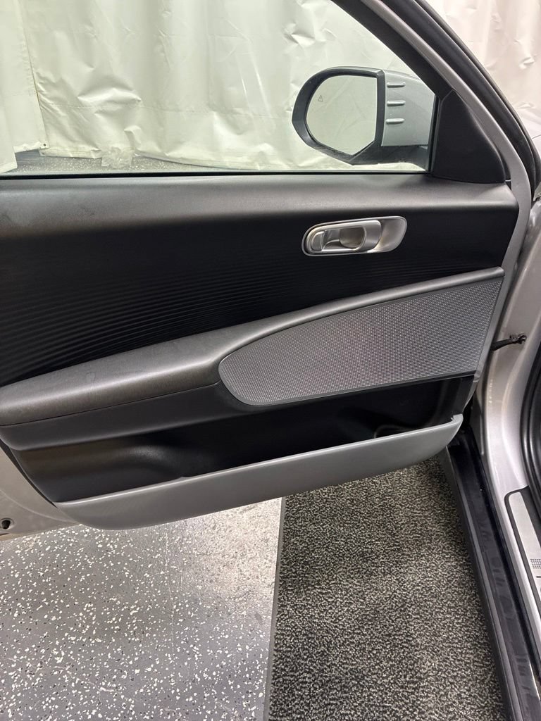 Used 2024 Hyundai Ioniq 6 SE RWD image 13