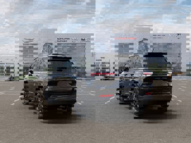 New 2025 Jeep Grand Cherokee Laredo image 3