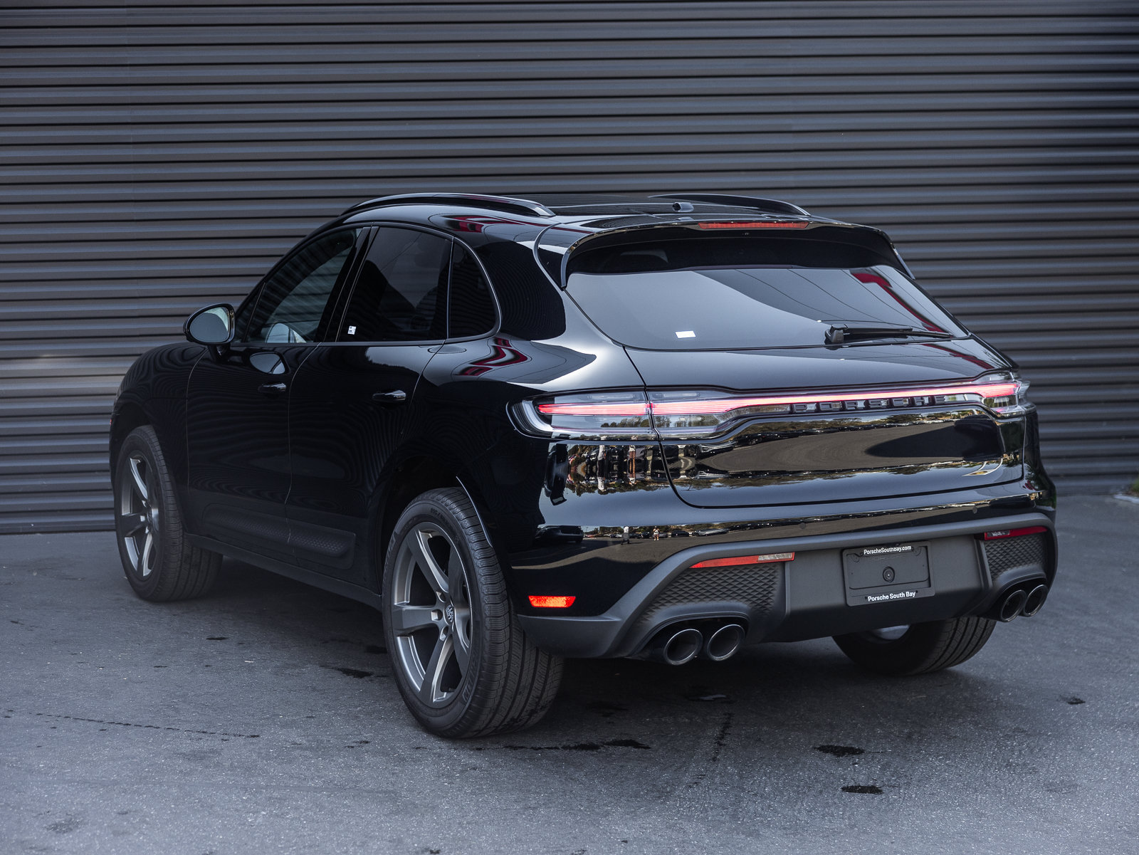 Certified 2026 Porsche Macan AWD/4WD image 3