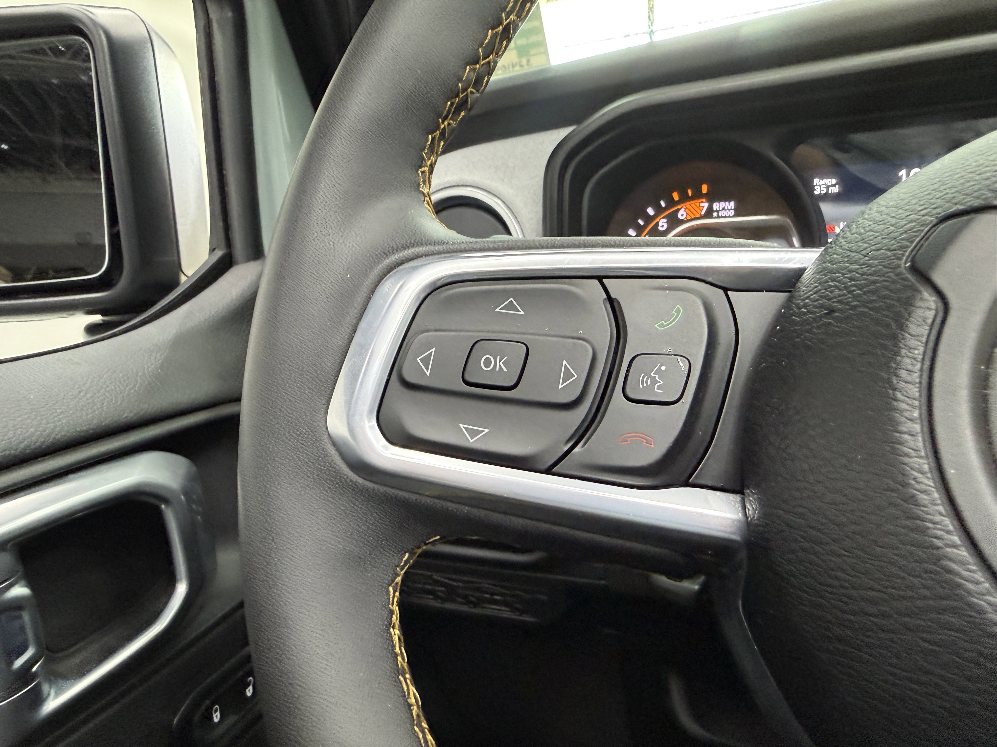 Used 2024 Jeep Wrangler Unlimited Sahara w/ Technology Group AWD/4WD image 13