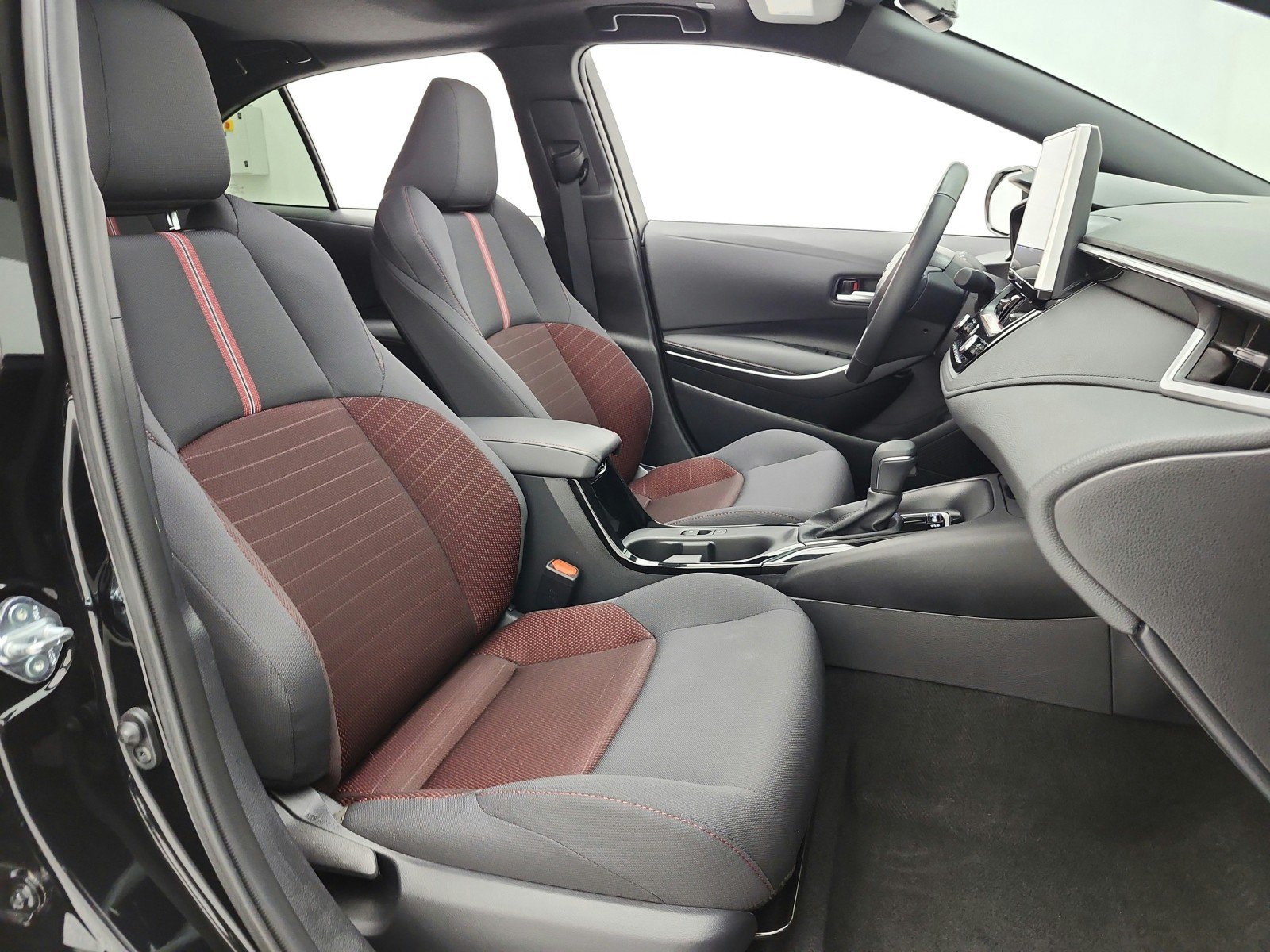 Used 2025 Toyota Corolla SE w/ SE Premium Package FWD image 20