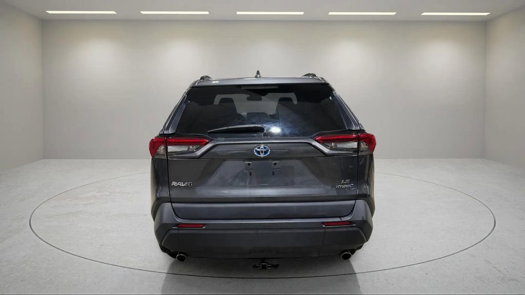 Used 2019 Toyota RAV4 LE image 4