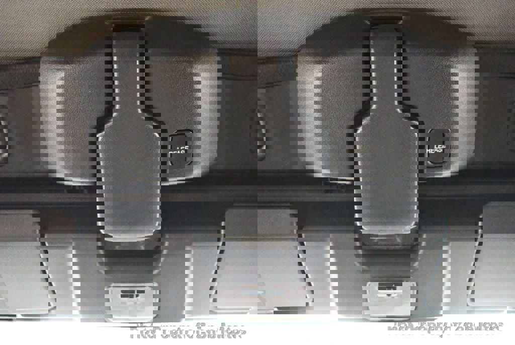 Used 2006 MAZDA MX-5 Miata Sport w/ Suspension Pkg RWD image 26