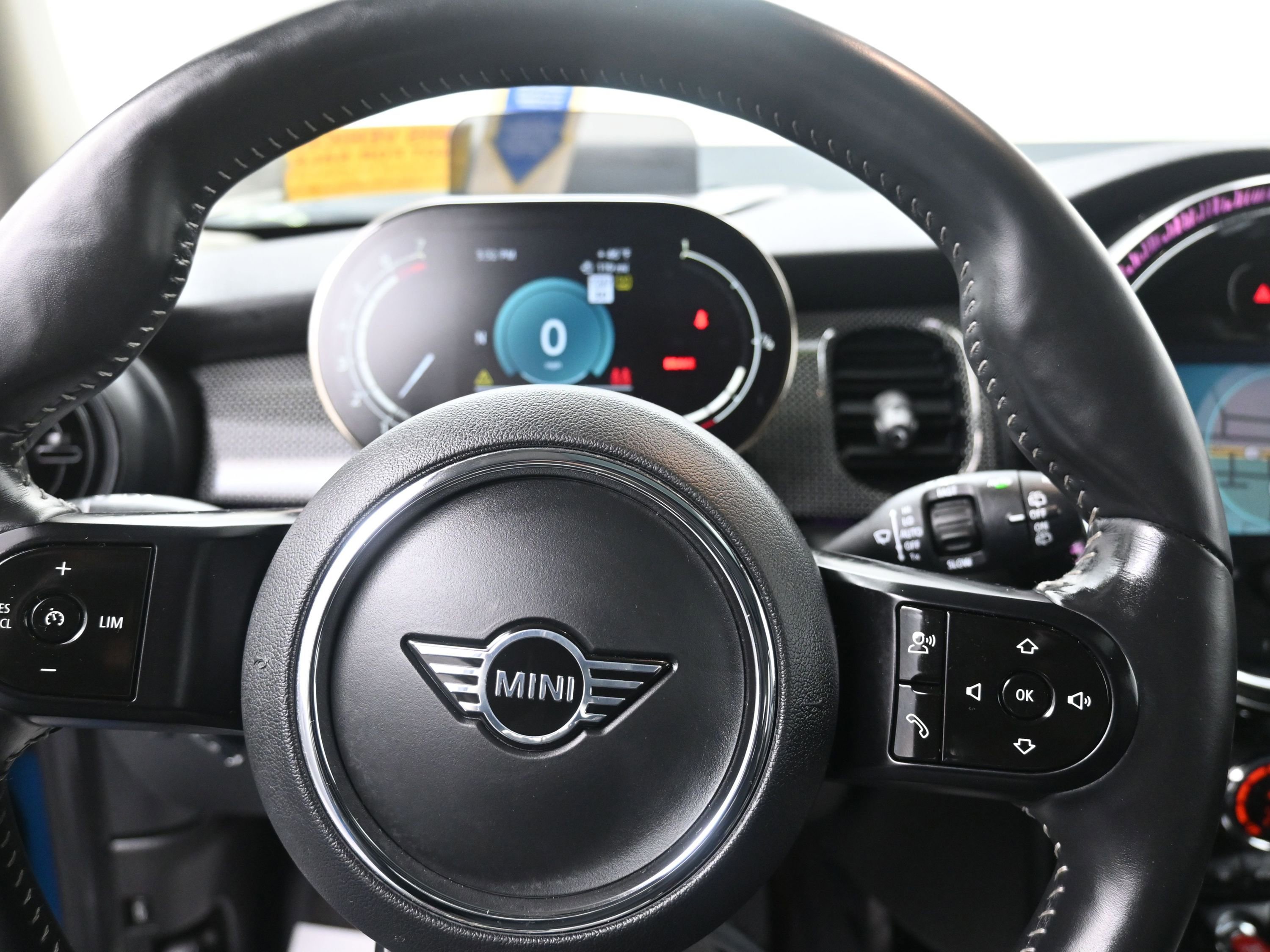 Used 2022 MINI Cooper 2-Door Hardtop image 16