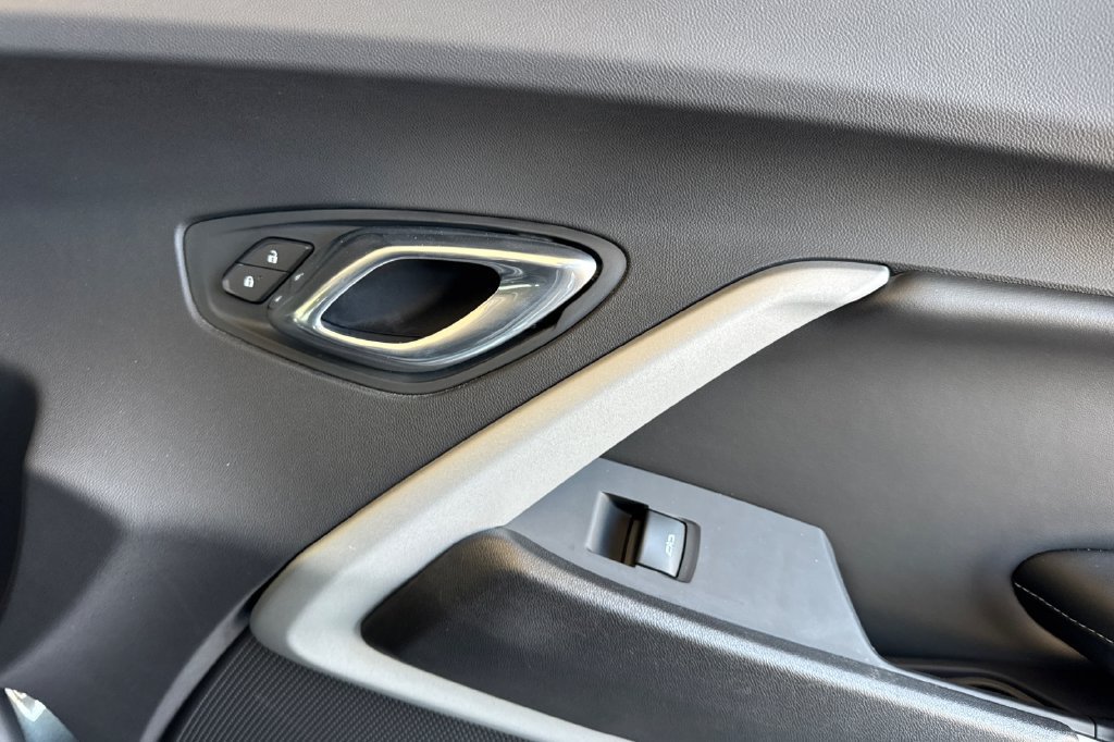 Used 2020 Chevrolet Camaro SS RWD image 19