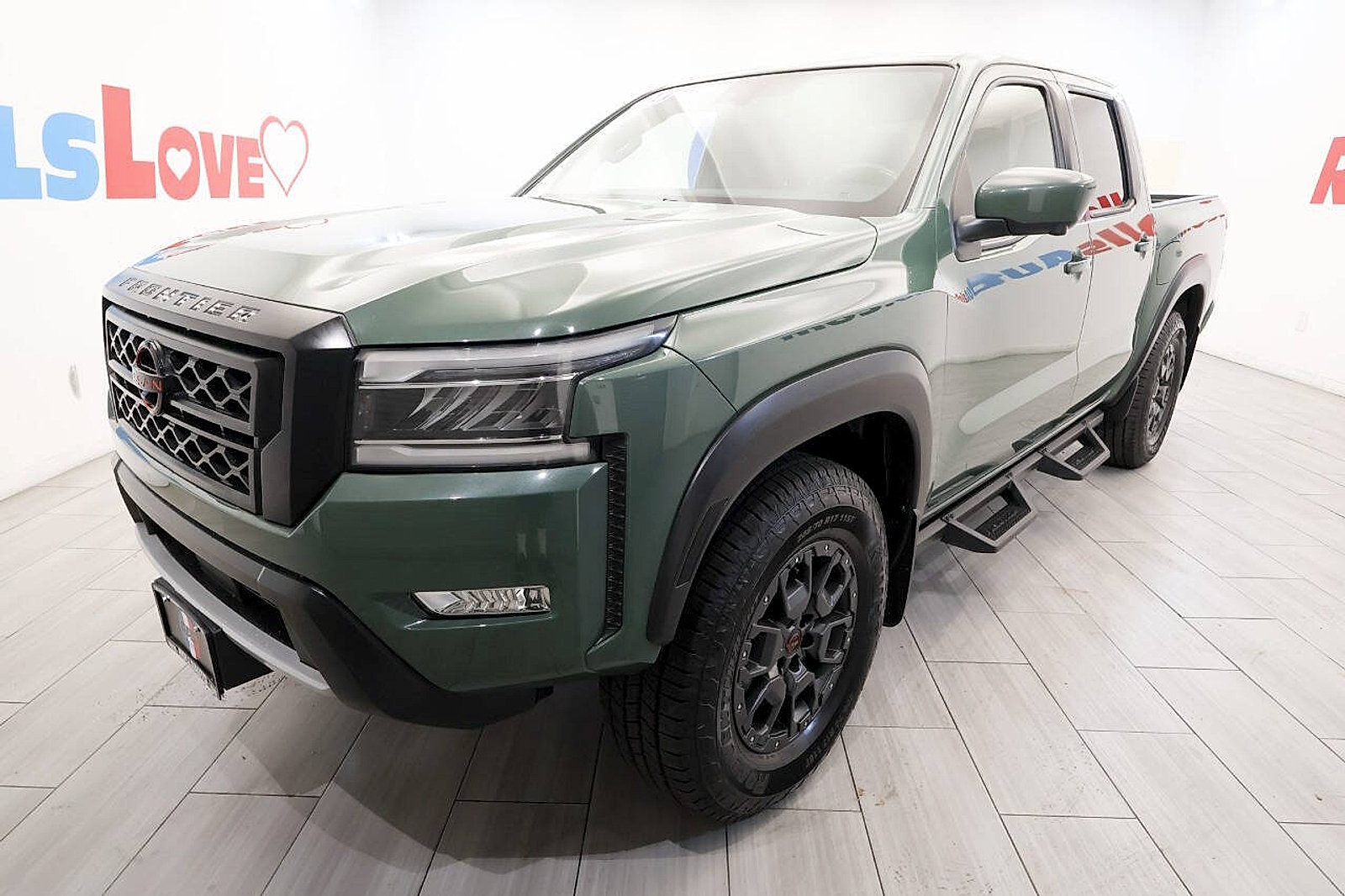 Used 2023 Nissan Frontier PRO-4X w/ Pro-4X Premium Package AWD/4WD image 1