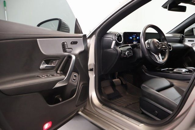 Used 2020 Mercedes-Benz CLA 250 4MATIC image 8