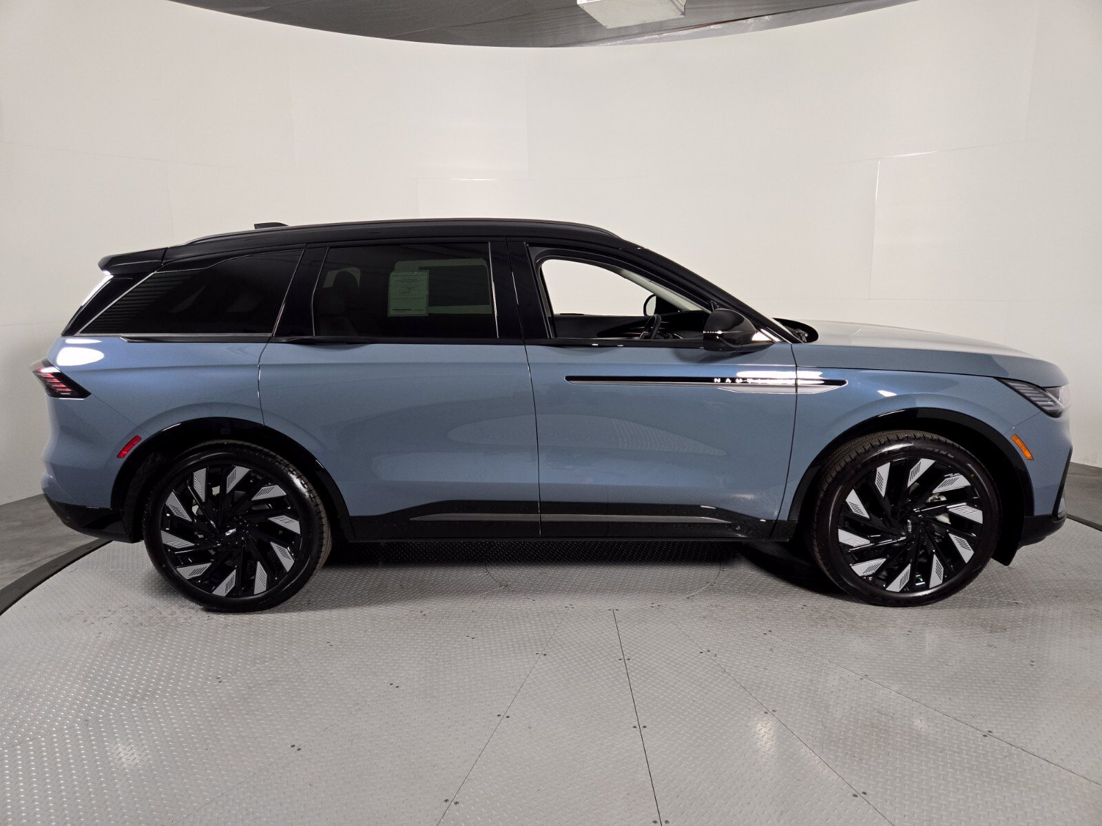 New 2026 Lincoln Nautilus Reserve AWD/4WD image 3