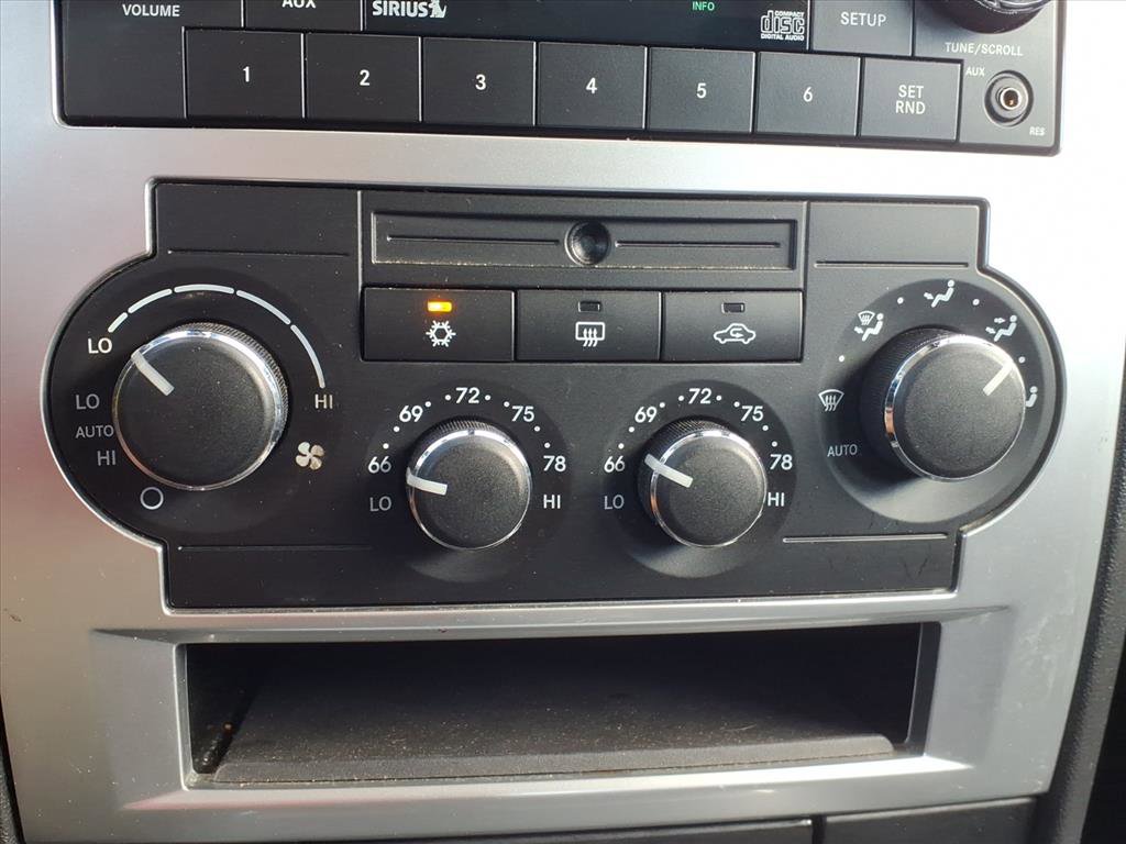 Used 2010 Chrysler 300 Touring w/ Comfort/Convenience Group image 12