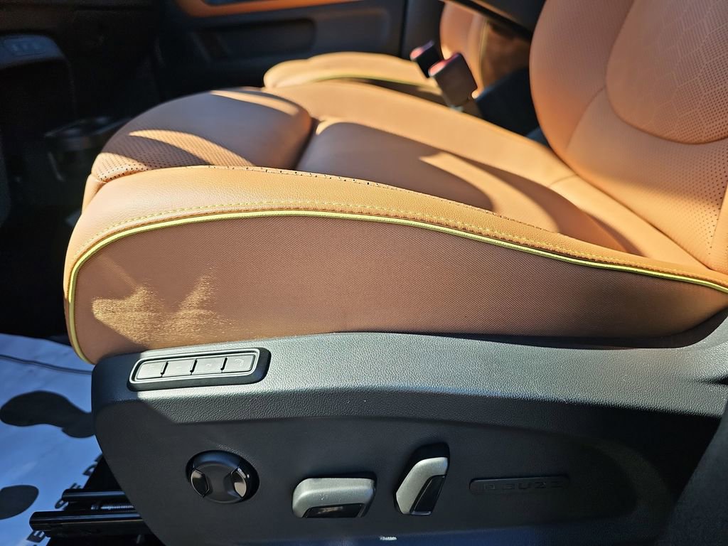 Used 2025 Volkswagen ID. Buzz Pro S Plus image 34