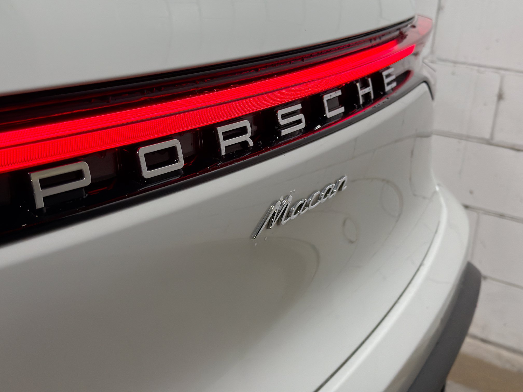 Certified 2026 Porsche Macan AWD/4WD image 12
