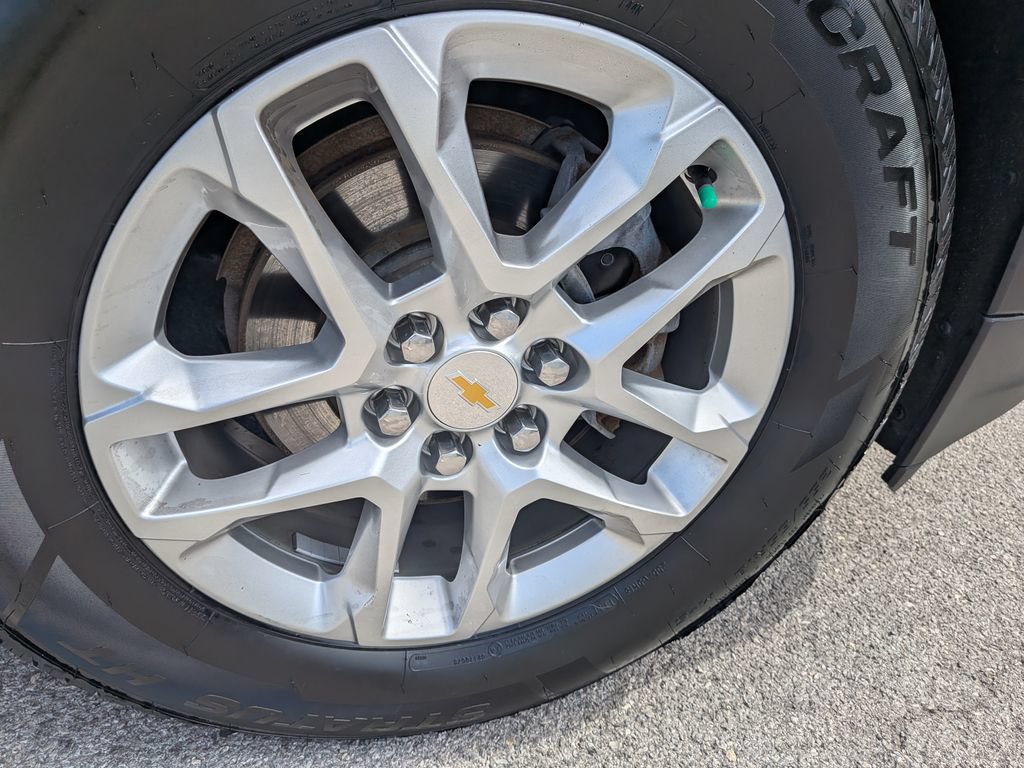 Used 2023 Chevrolet Traverse LS AWD/4WD image 46