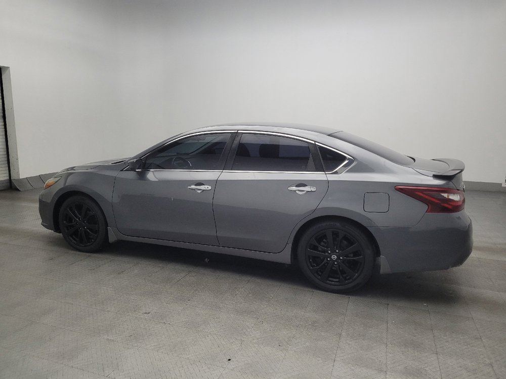 Used 2017 Nissan Altima 2.5 SR w/ Midnight Edition Package FWD image 3