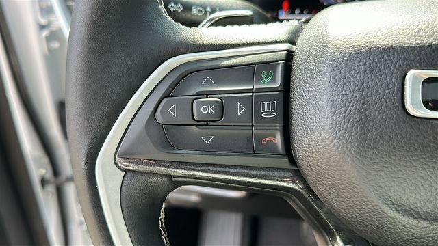 Used 2023 Jeep Grand Cherokee Altitude AWD/4WD image 13