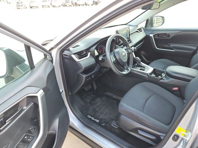 Used 2019 Toyota RAV4 LE image 13