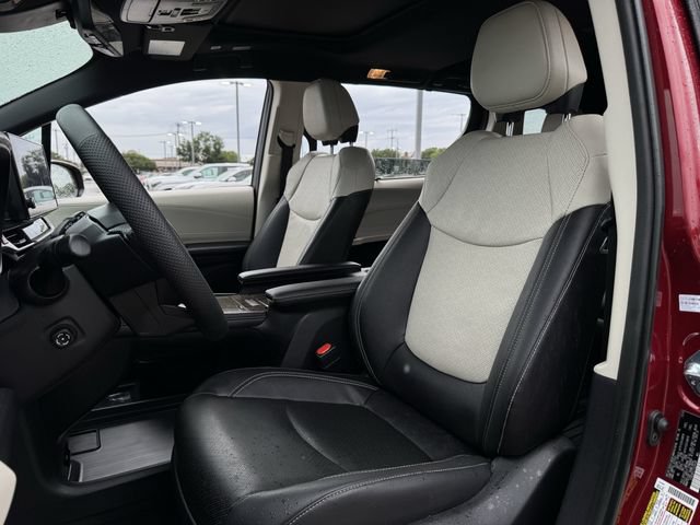 Used 2026 Toyota Sienna Platinum AWD/4WD image 22